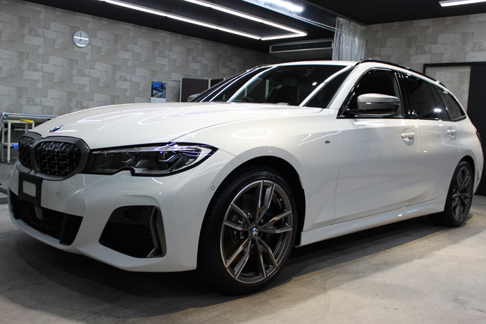 BMW M340i アルピンホワイト ホイール左