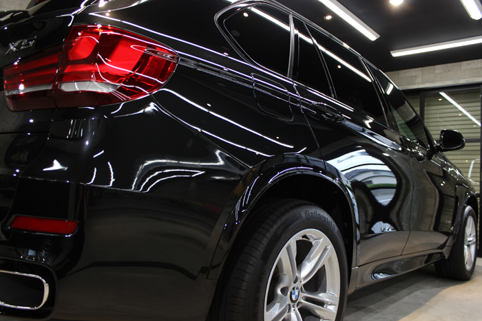 BMW X5 xDrive35d Mスポーツ ブラックサファイア テールレンズ