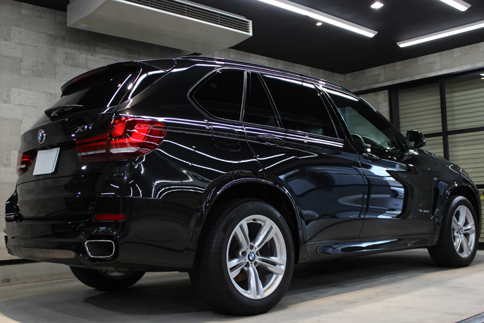 BMW X5 xDrive35d Mスポーツ ブラックサファイア マフラー