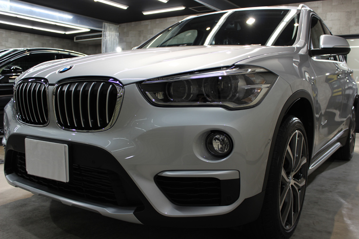 BMW X1 xDrive18d グレイシャーシルバー フロントバンパー1