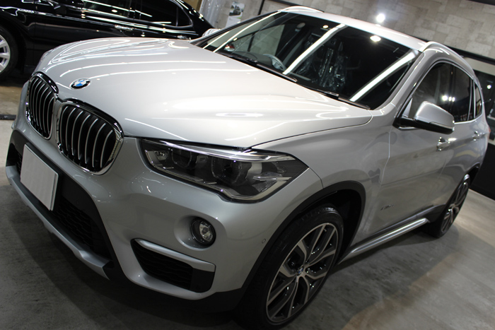 BMW X1 xDrive18d グレイシャーシルバー ボンネット1