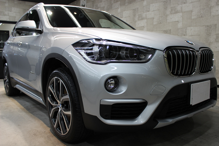 BMW X1 xDrive18d グレイシャーシルバー フロントバンパー2