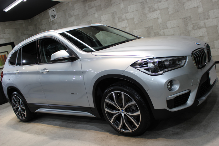 BMW X1 xDrive18d グレイシャーシルバー ホイール1