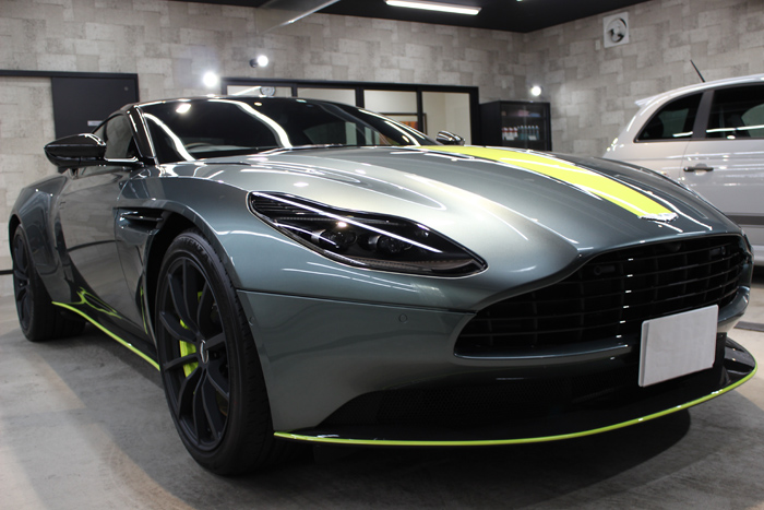 アストンマーティン DB11 AMRシグネチャーエディション スターリンググリーン 