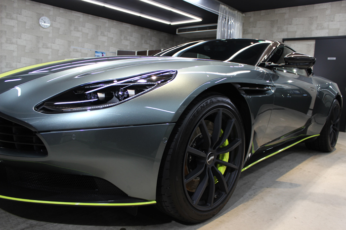 アストンマーティン DB11 AMRシグネチャーエディション スターリンググリーン 左フェンダー