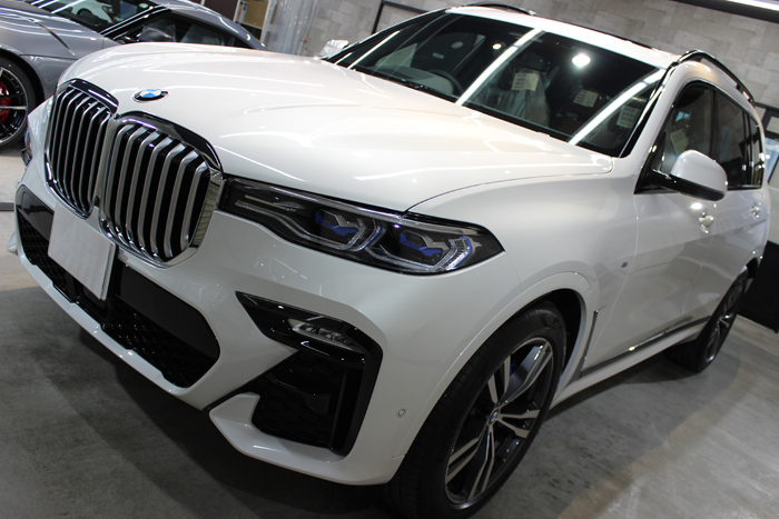 BMW X7 ミネラルホワイト ボンネット左