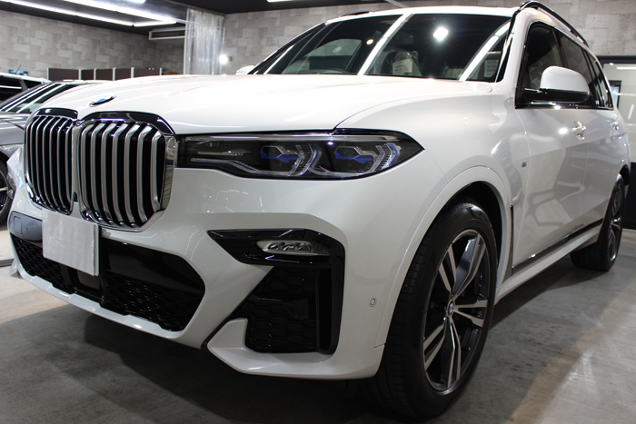 BMW X7 ミネラルホワイト フロントバンパー左